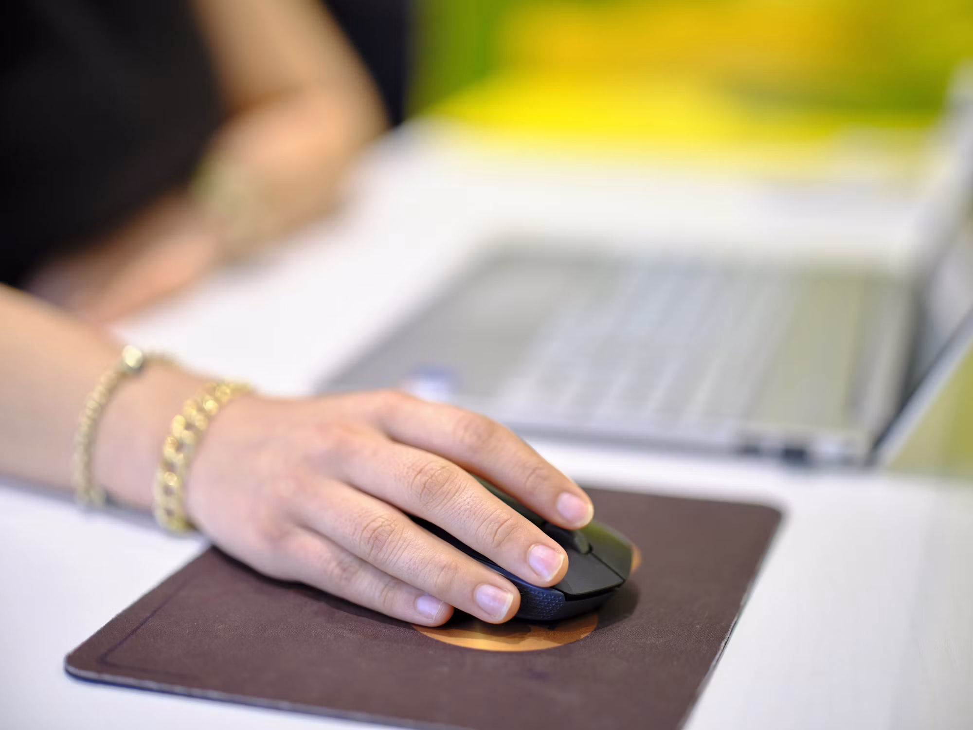 The Impact of Technology on Educational Desks: Adapting Furniture to the Digital Age